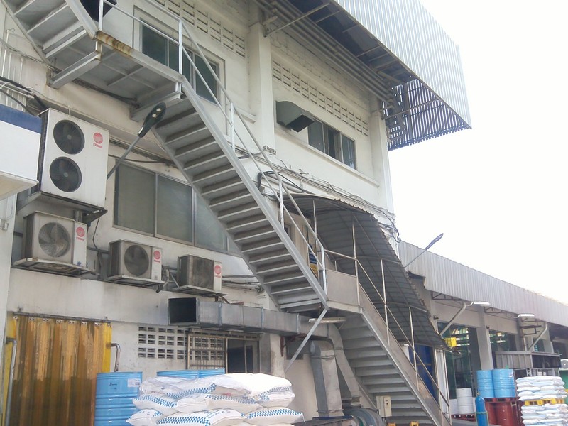 งานเปลี่ยนโคมไฟและหลอดทั้งโรงงานให้กับลูกค้าคนสำคัญ