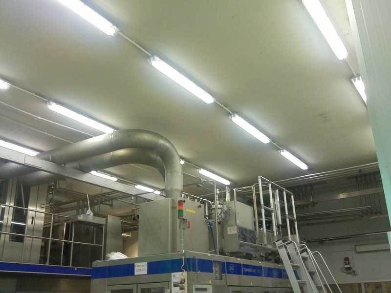 งานเปลี่ยนโคมไฟและหลอดทั้งโรงงานให้กับลูกค้าคนสำคัญ