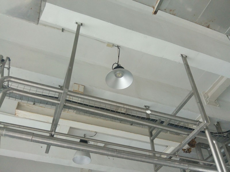 งานเปลี่ยนโคมไฟและหลอดทั้งโรงงานให้กับลูกค้าคนสำคัญ